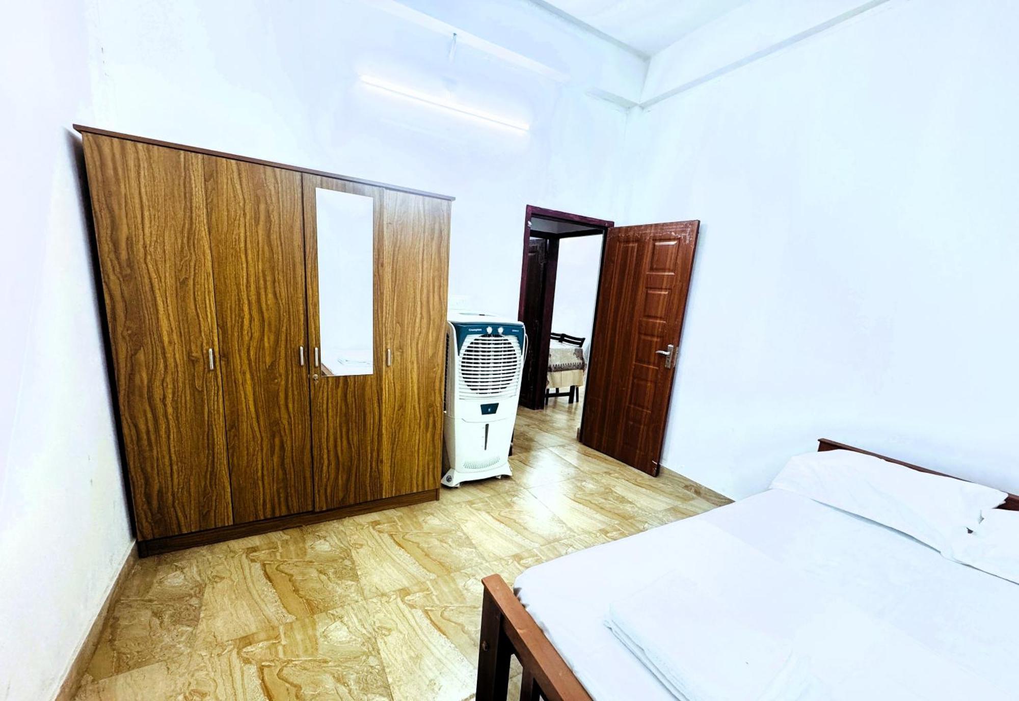 Vcs Apartments Parassinikadavu Parassinikkadavu Exterior photo