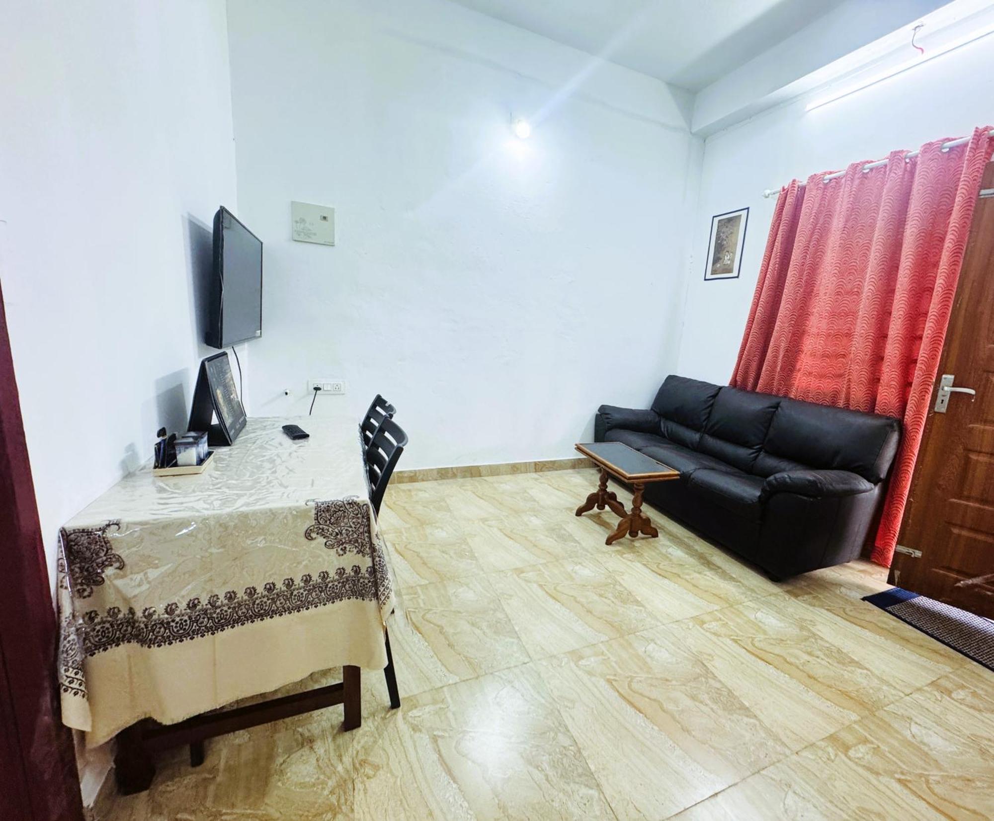 Vcs Apartments Parassinikadavu Parassinikkadavu Exterior photo