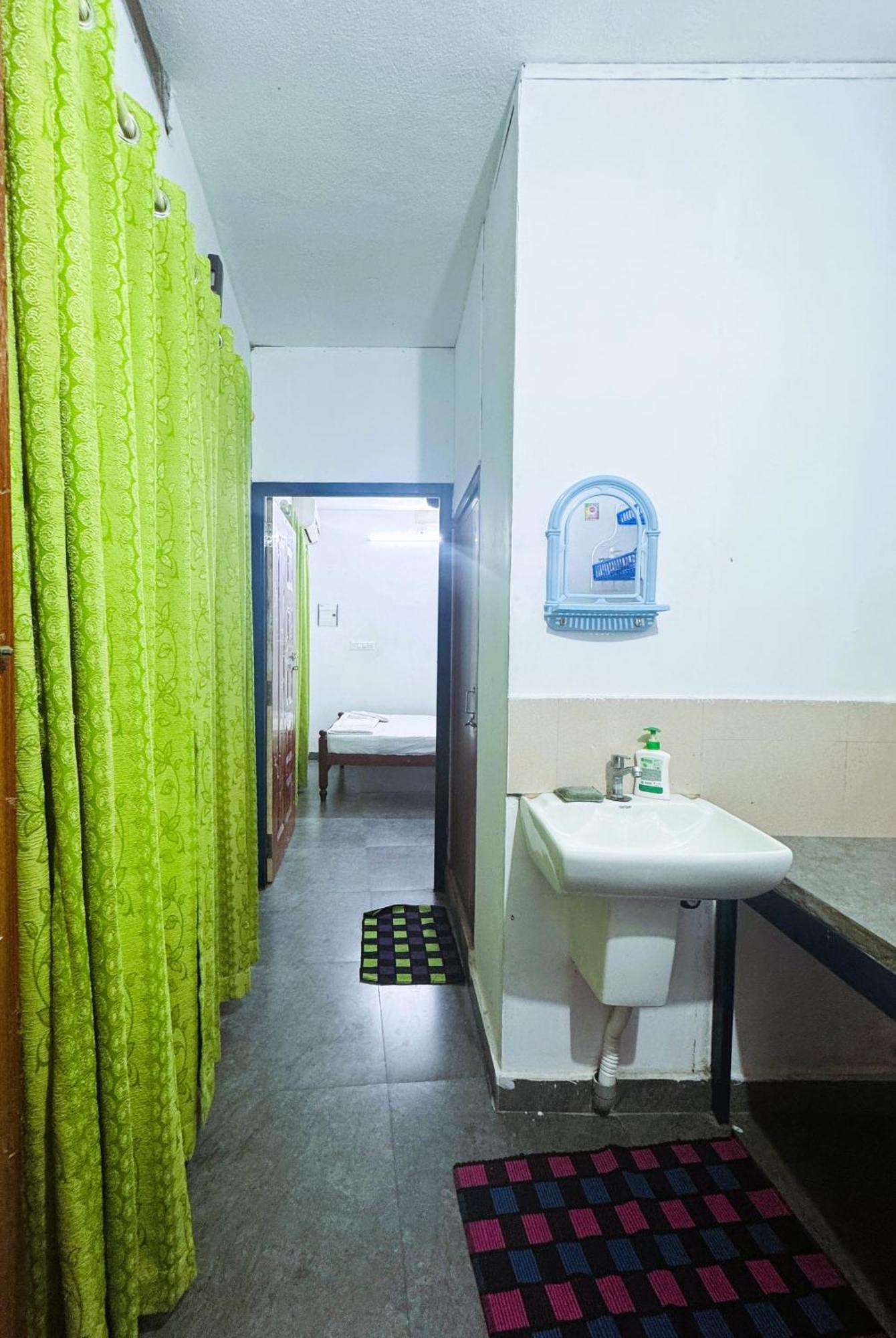 Vcs Apartments Parassinikadavu Parassinikkadavu Room photo